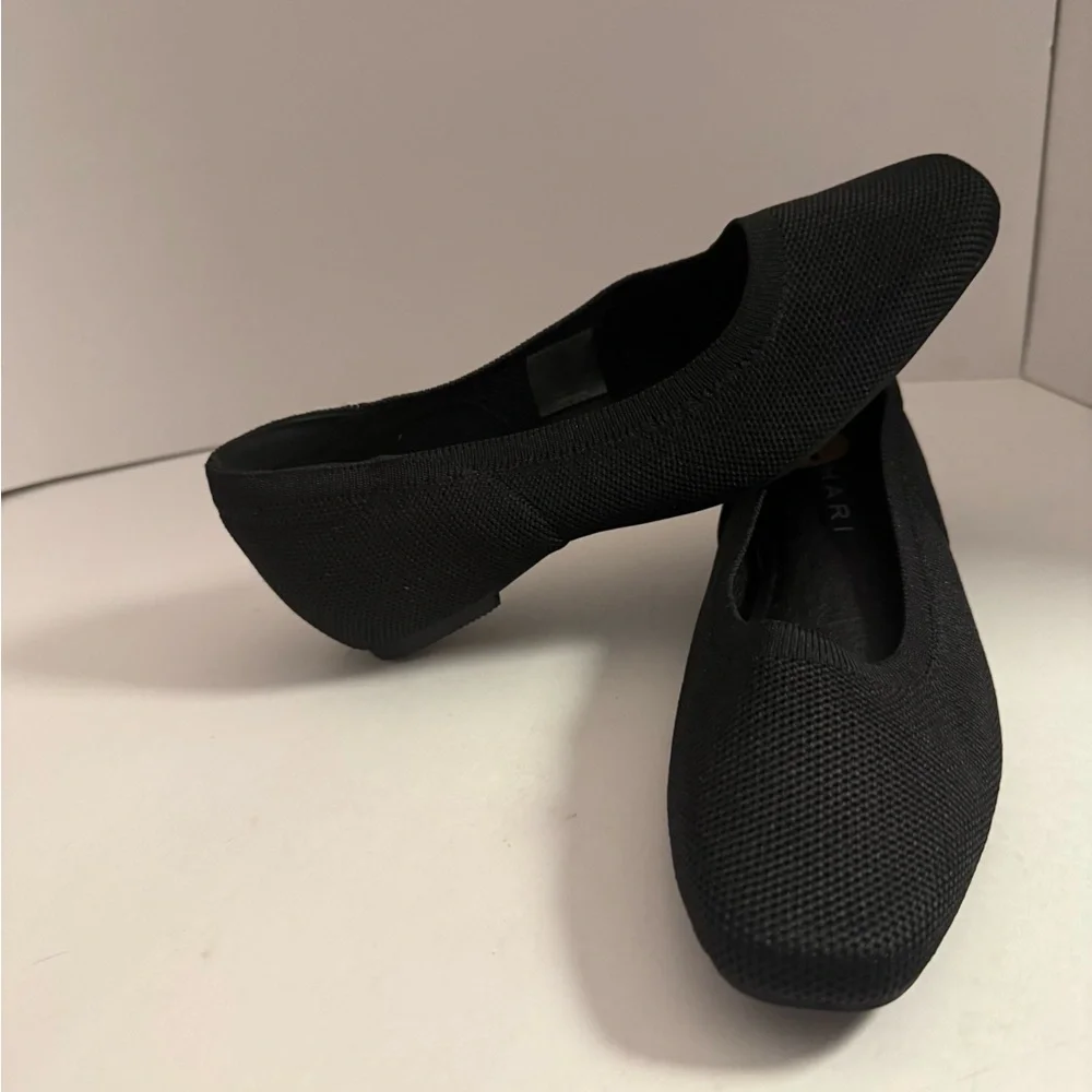 Tahari Santiago Black Women's Flats Size 7